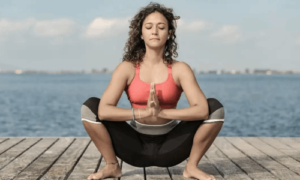 malasana_yoga poses for stomach issues